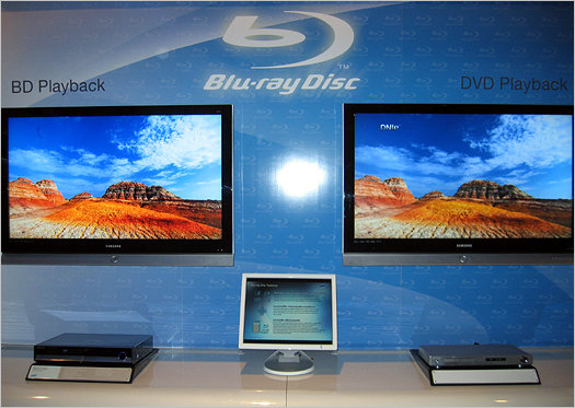 Meanwhile, over in Samsung's booth, here's another comparison between Blu-ray Disc and regular DVD. The differences are much more clearly depicted in this image I think.