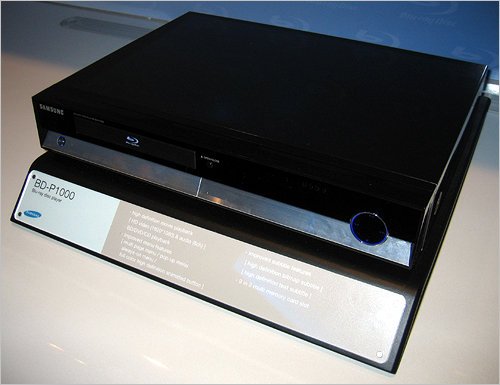 Here's another look at Samsung's BD-P1000, which might be the first BD player to reach stores here in the States. As I said before, Samsung's talking April. We'll see.