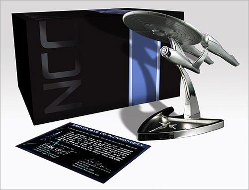 Star Trek: Limited Edition Replica Gift Set (Blu-ray Disc)